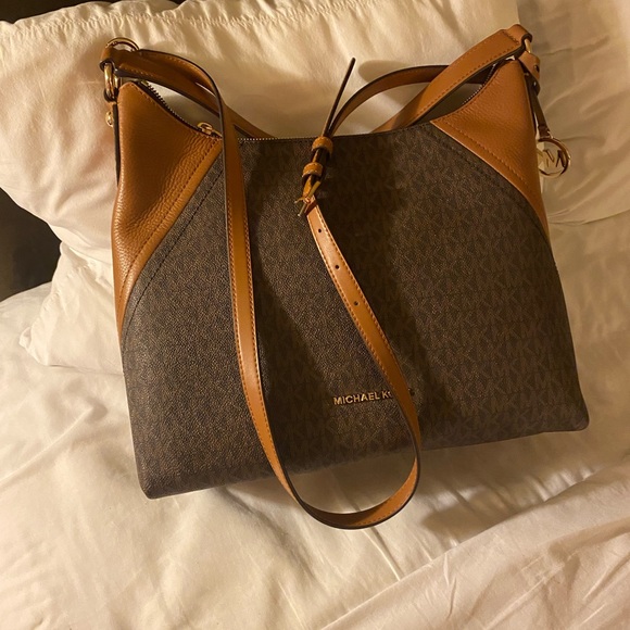 Michael Kors purse. Brand new never used - Picture 2 of 2